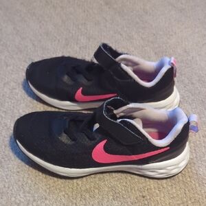 Nike Revolution 6 NN (PSV) Black/Hyper Pink Foam Sneaker Size 1Y DD1095-007